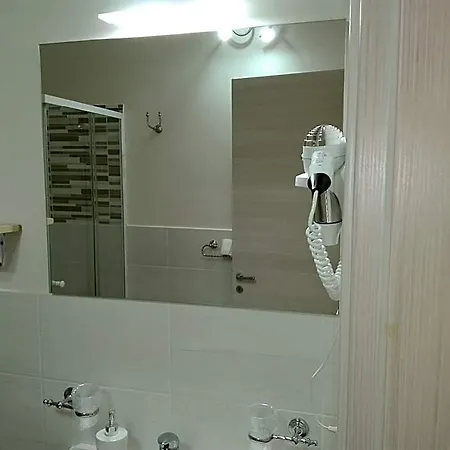 La Colonna Nocleg ze śniadaniem 4*
