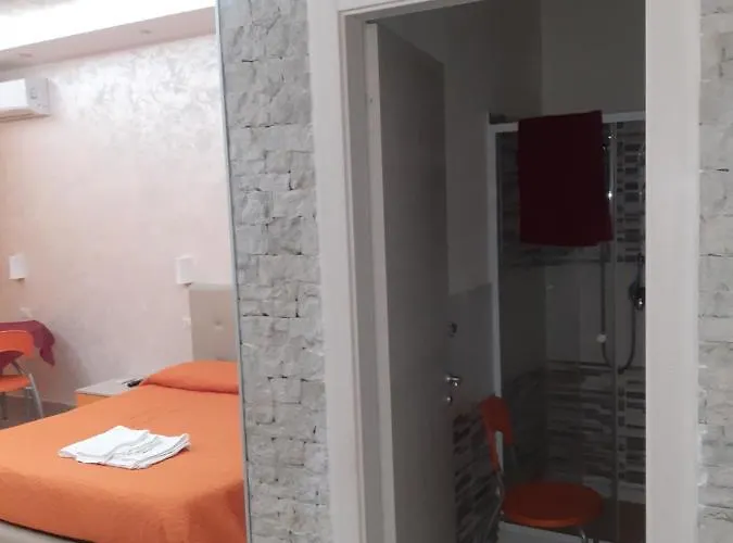 Alojamento de Acomodação e Pequeno-almoço La Colonna 4*